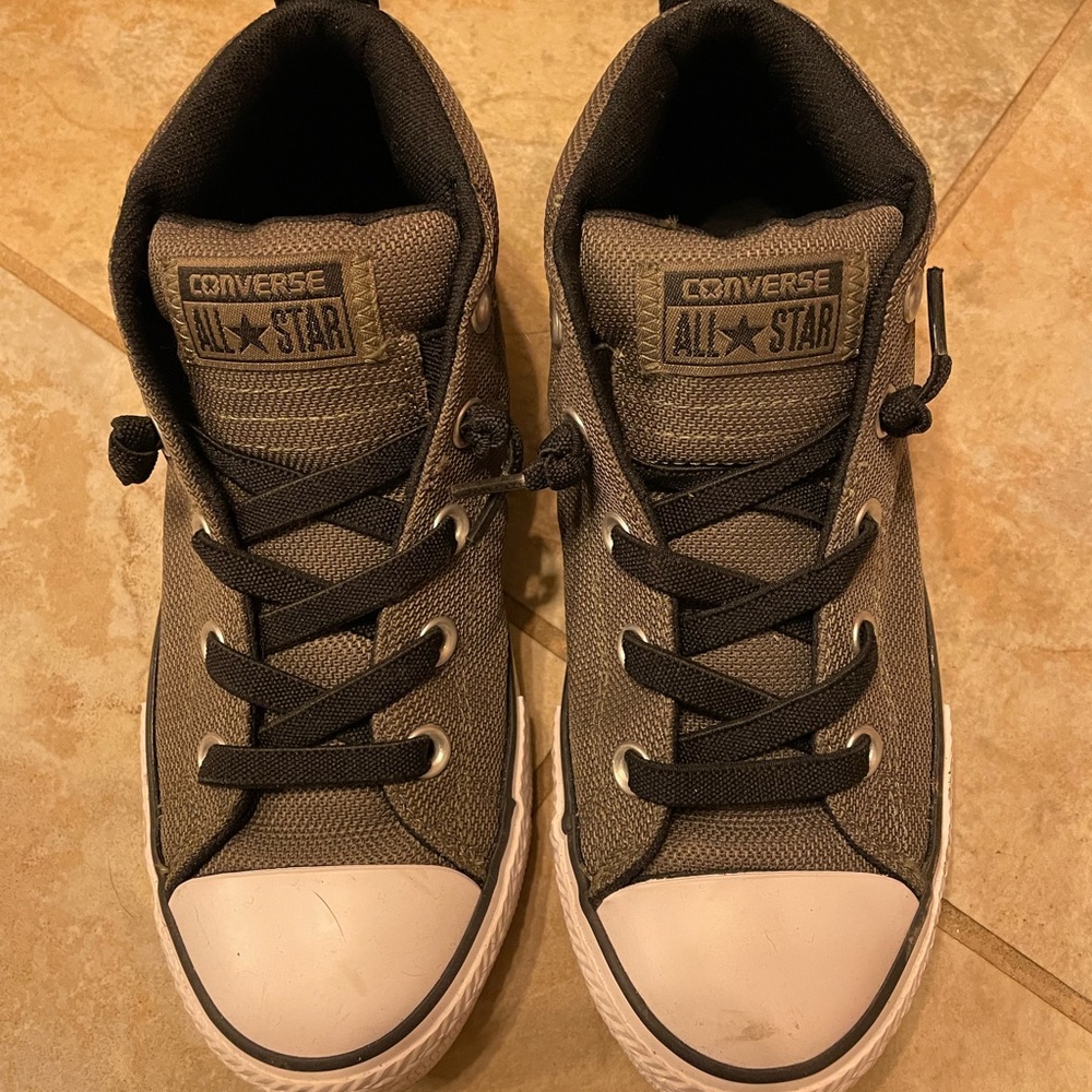 Kids converse